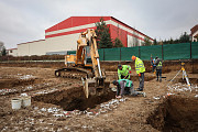 Výstavba retailových prodejen v areálu supermarketu BILLA v Nepomuku v lednu 2022.