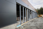 Výstavba retailových prodejen v areálu supermarketu BILLA v Nepomuku v dubnu 2022.